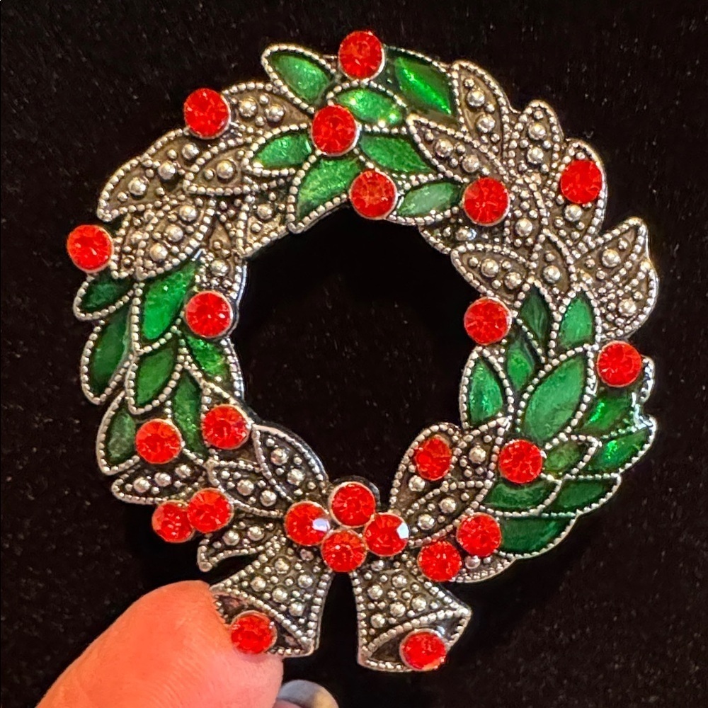 Vintage Christmas Wreath Brooch Pin Silver Tone Enamel Crystal